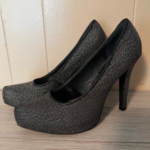 NEW! Metallic pumps! Size 8.5